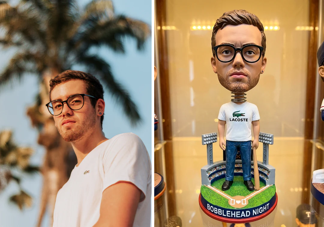 Portrætfoto af en mand med briller ved siden af baseball-bobbleheadfiguren med et stort hoved lavet ud fra det